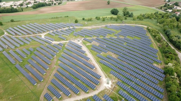 Un site de stockage de déchets transformé en centrale électrique solaire