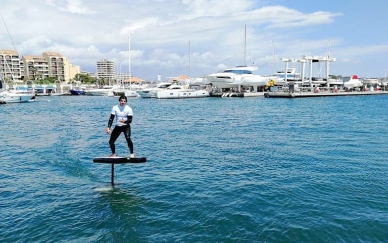 Des Provençaux inventent Whimsifoil, le surf électrique qui vole sur l&rsquo;eau