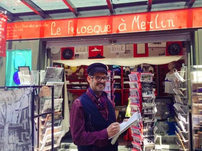 Un kiosque à journaux transformé en galerie d&rsquo;art à Marseille