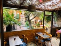restaurant-fantastique-patio-jardin-castellane