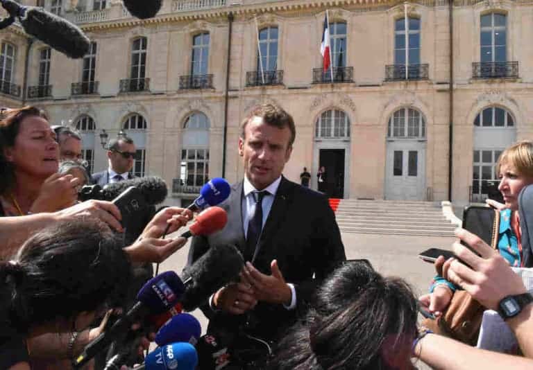 « Restez chez vous », Macron demande aux Français de limiter les déplacements