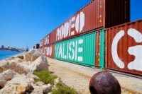 digue-marseille-port-art-ephemere-valise-rodeo