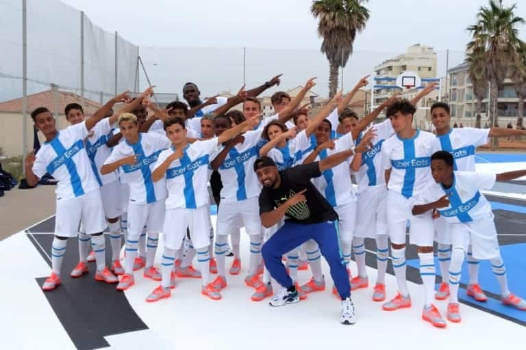 Usain Bolt porte le maillot de l&rsquo;OM au nouveau city stadium de la Verrerie