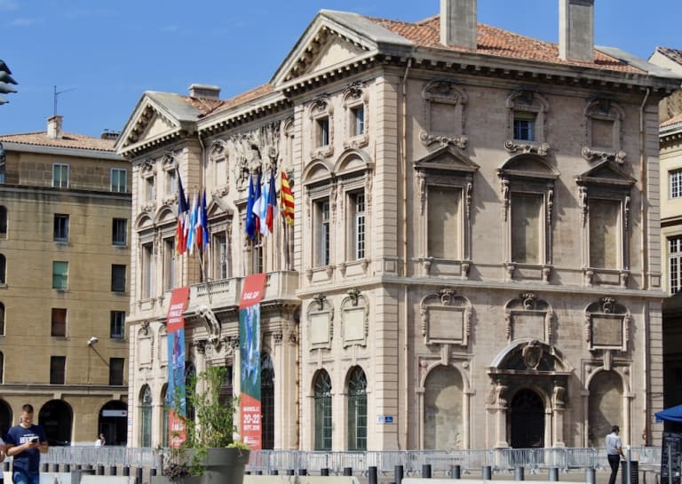 La semaine politique : ça chauffe, ça pique et « Ainsi de suite » !
