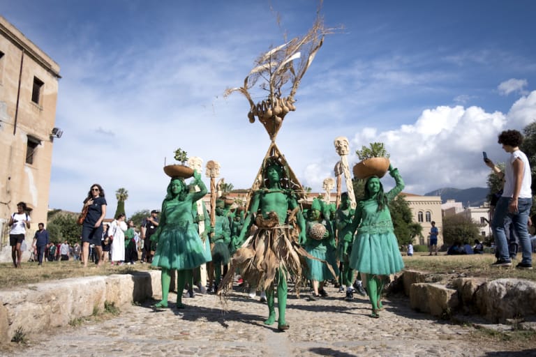 Manifesta, « traits d’union.s » essentiels entre le monde économique et culturel