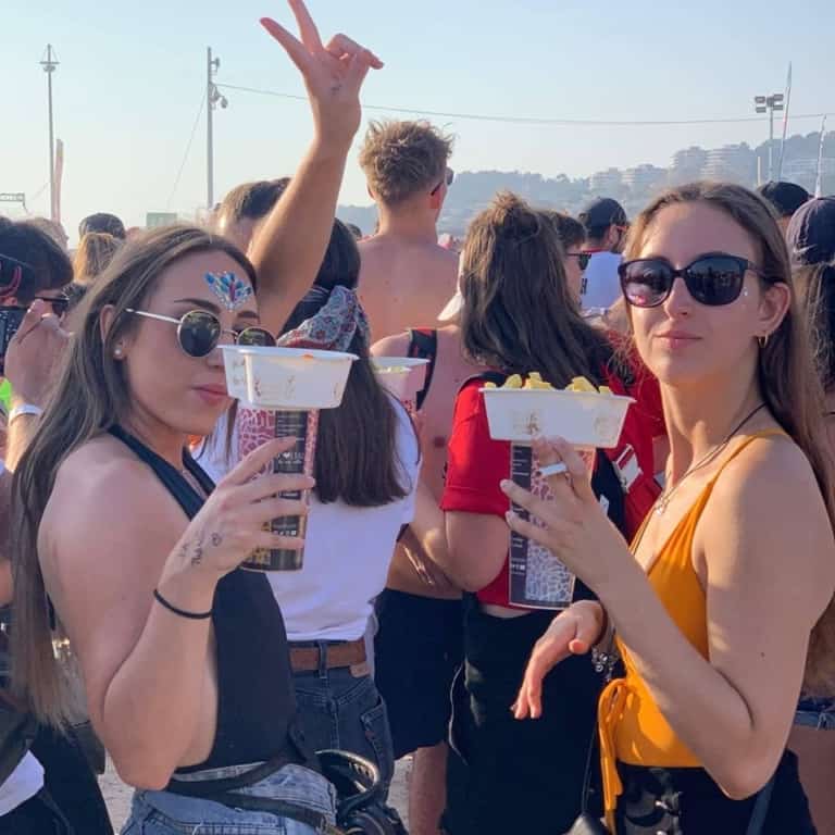 Un Marseillais invente la coupelle écolo pour boire et manger d&rsquo;une main en festival