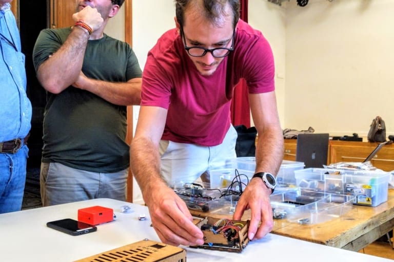Des Marseillais fabriquent leurs capteurs pour mesurer la qualité de l&rsquo;air à Marseille