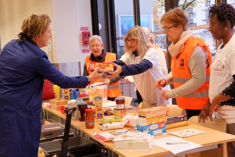 « Entraidons-nous » : La Ville de Marseille réactive sa plateforme solidaire