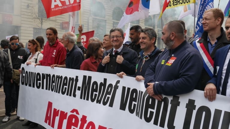 Jean-Luc Mélenchon se place en conciliateur pour sauver l’union populaire