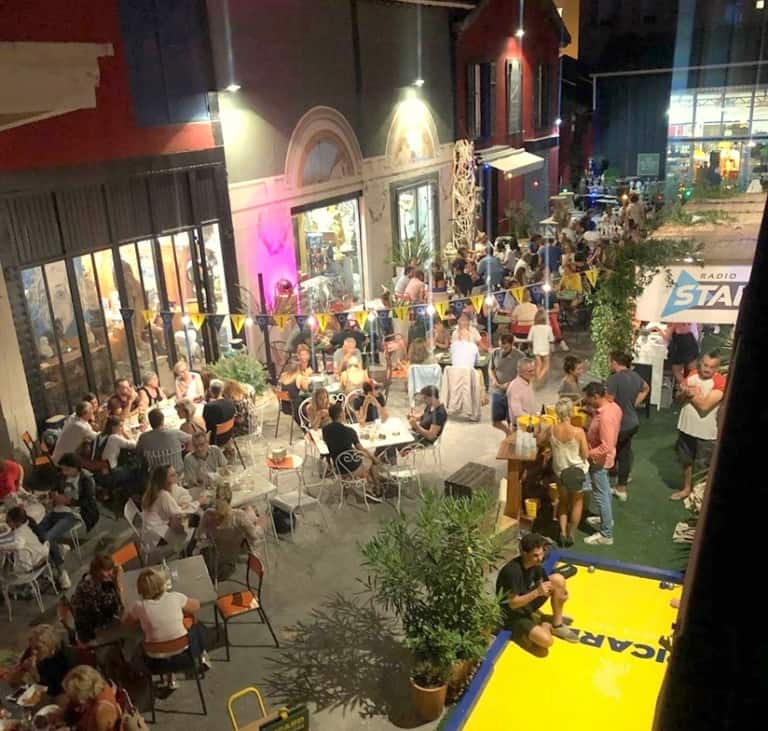 Oursinade party dans l&rsquo;insolite resto-brocante des Puces de Fifi !