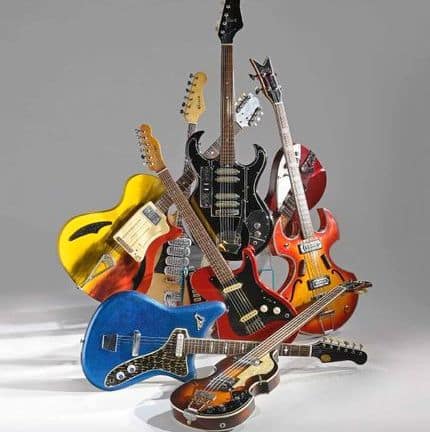 500 guitares électriques et acoustiques vendues aux enchères