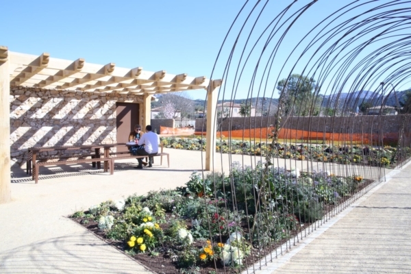 parc-fleurs-tables-espaces-verts-jarre