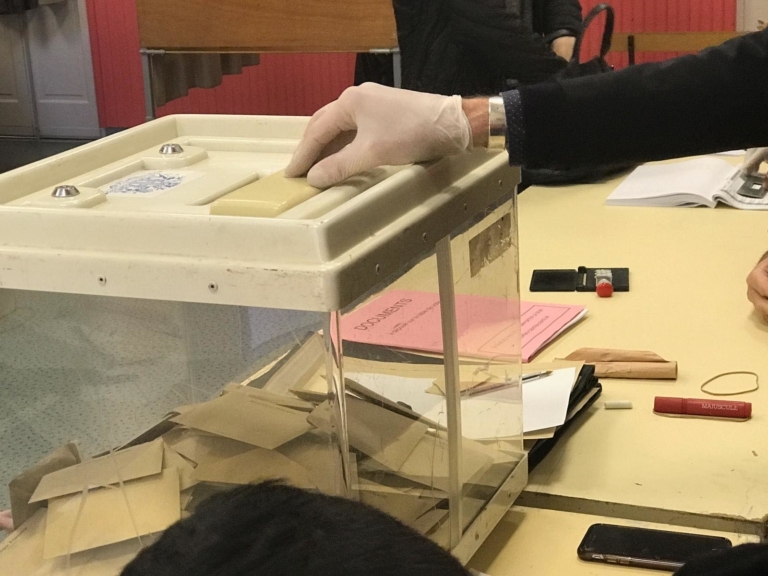 Le gouvernement envisage un report des élections départementales et régionales