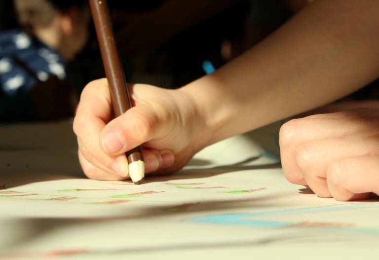 L&rsquo;association Môm&rsquo;Sud lance son cahier d&rsquo;activités artistiques à disposition des familles isolées