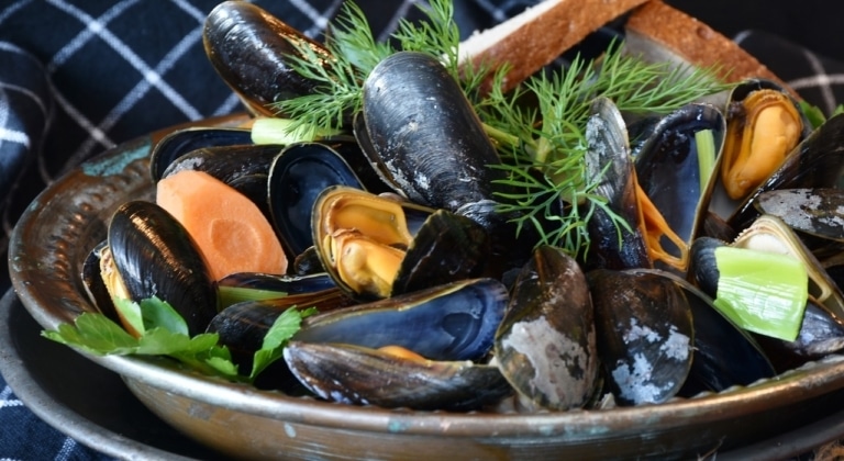A Marseille, le retour de la moules-frites party confinée et solidaire