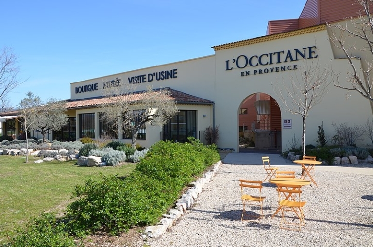 L&rsquo;Occitane livre gratuitement chaque jour des tonnes de gel hydroalcoolique