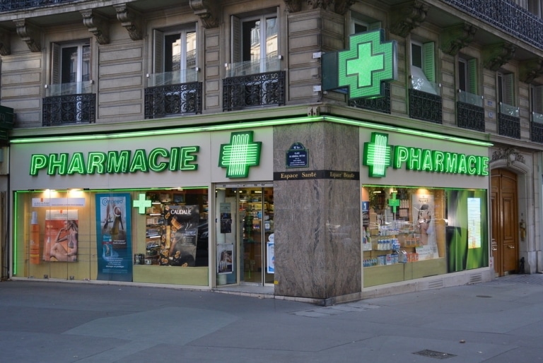 Déconfinement : les masques « grand public » vendus en pharmacie et dans « tous les commerces »
