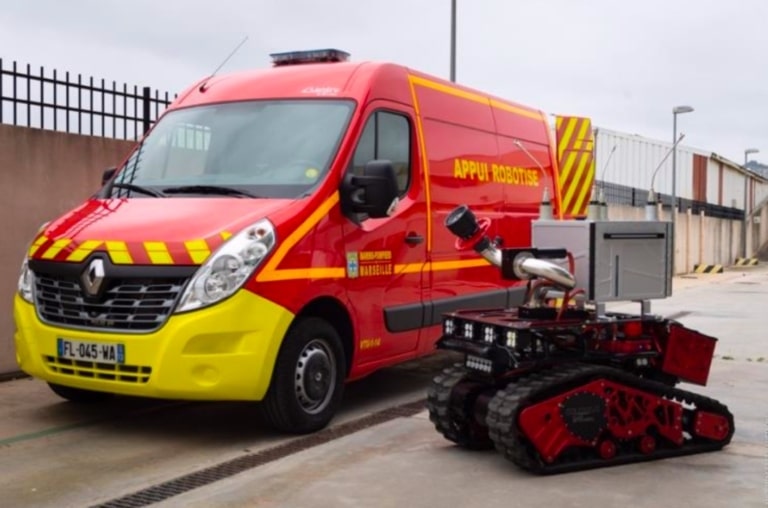Les Marins-Pompiers de Marseille accueillent Marius et César, deux robots de désinfection