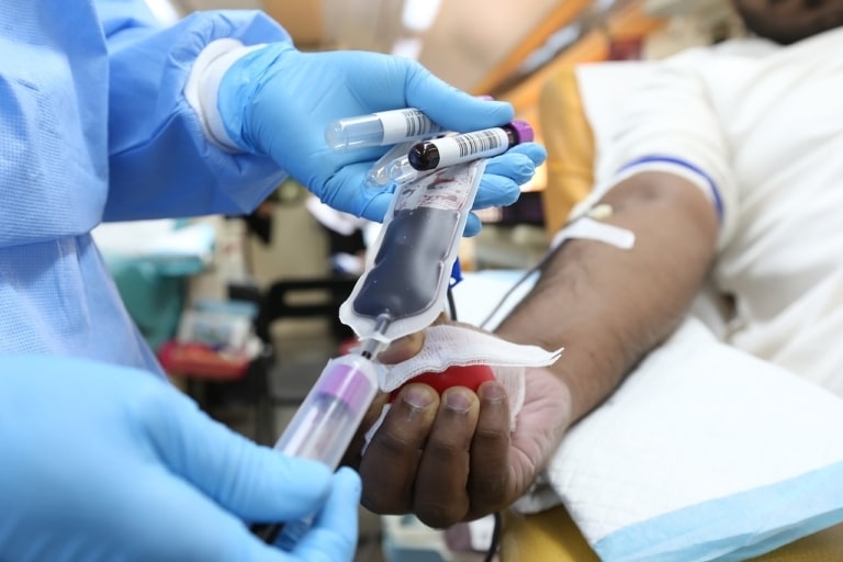 Covid-19 – Le plasma des patients guéris comme traitement des cas graves