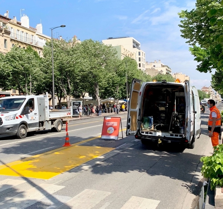 L&rsquo;image du jour : Traçage au sol des pistes cyclables temporaires marseillaises