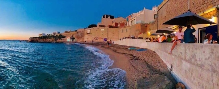 Apéro et resto de plage à la bonne franquette au Cabanon de Paulette