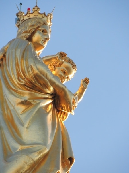 statut-vierge-notre-dame-garde