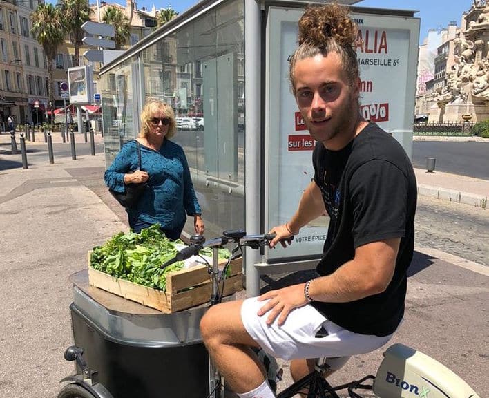 Les livreurs en vélo soutiennent des petits commerces à Marseille