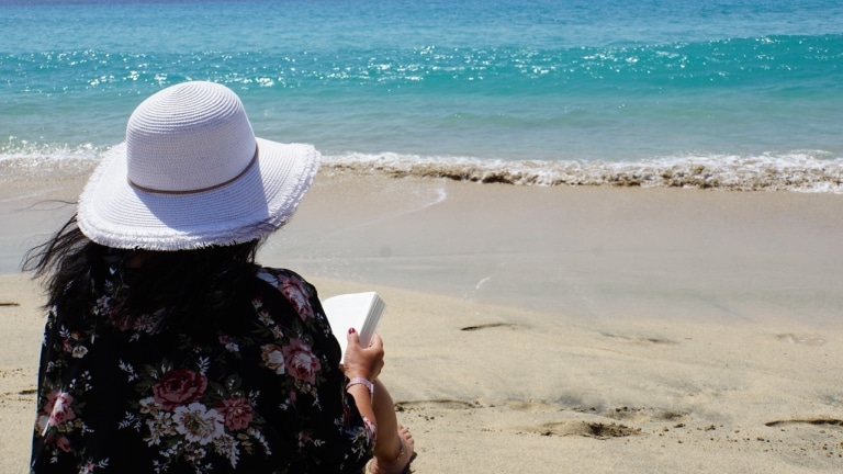 Emmaüs réinstalle ses bibliothèques gratuites sur trois plages de Marseille