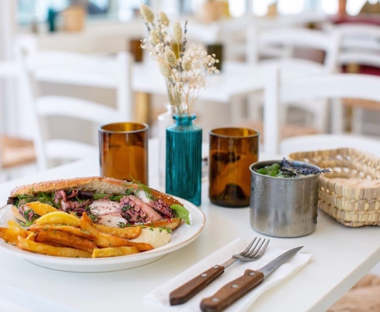 Club Riviera : le nouveau spot de l&rsquo;été aux saveurs méditerranéennes