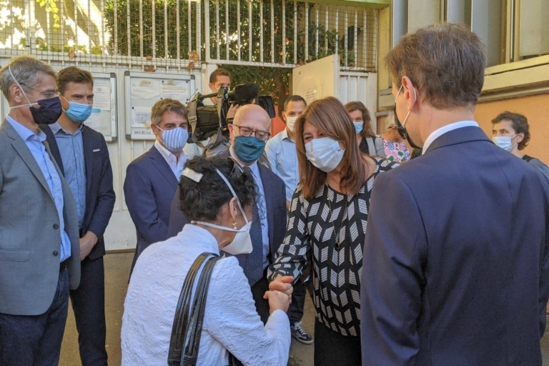 Direct : Michèle Rubirola en visite dans une école après les interventions d’urgence réalisées cet été