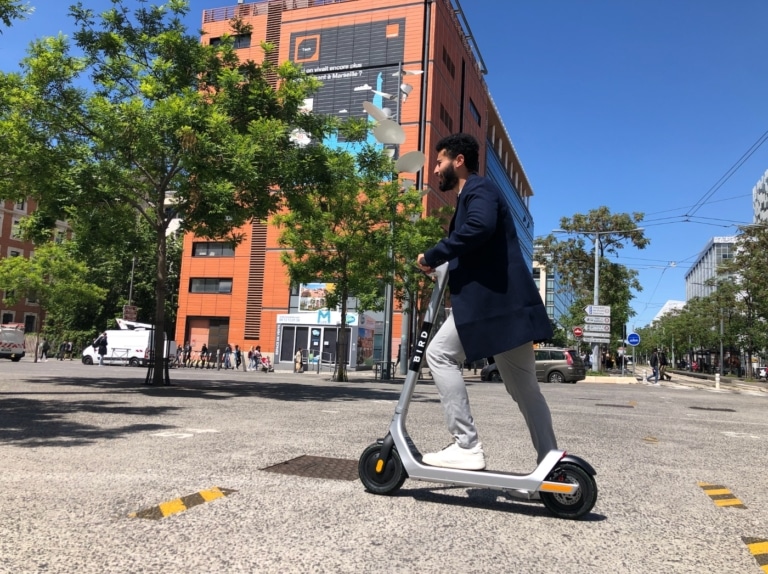Stationnement anarchique, vitesse… Nouvelles règles pour les trottinettes à Marseille