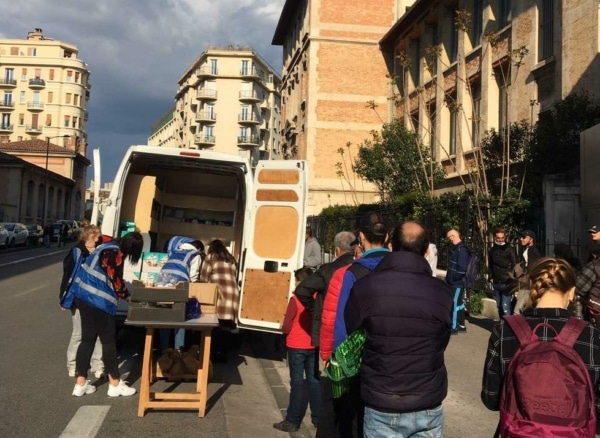 Distribution-secours-populaire-Solidarbus
