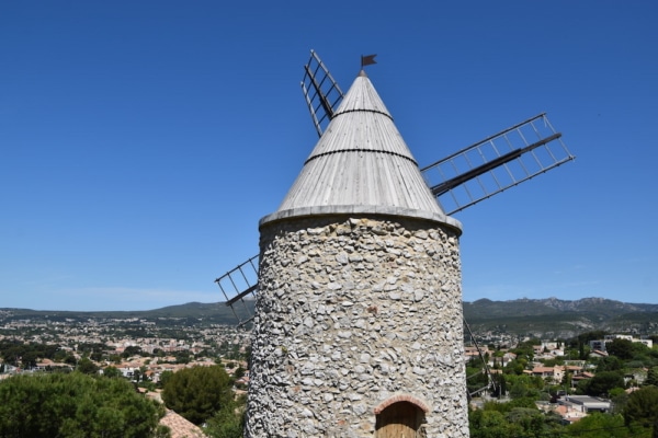 allauch-moulin-place-mistral