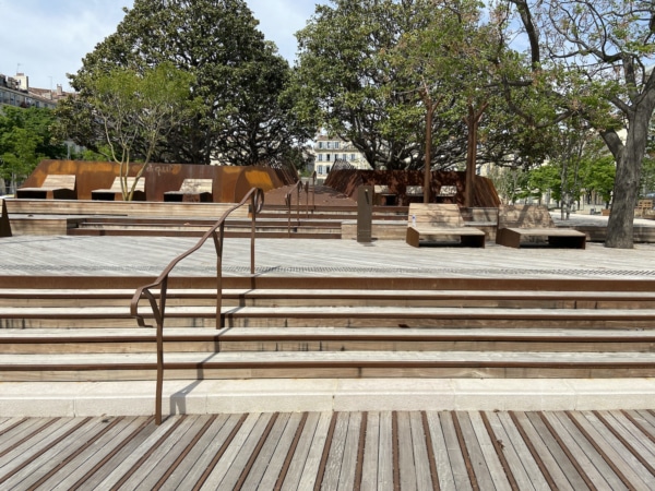 banc-plaine-arbre-place