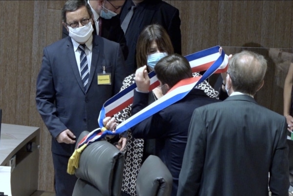 benoit-payan-remise-echarpe-maire-michele-rubirola