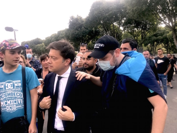 , En images : Les Marseillais clament leur amour &agrave; Bernard Tapie devant le V&eacute;lodrome, Made in Marseille