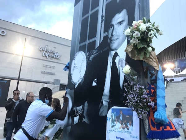 bernard-tapie–hommage-stade-velodrome-marseille