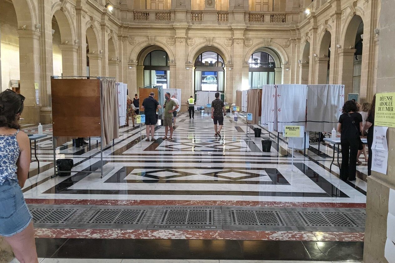 bureau-èvote-election-palais-bourse-marseille