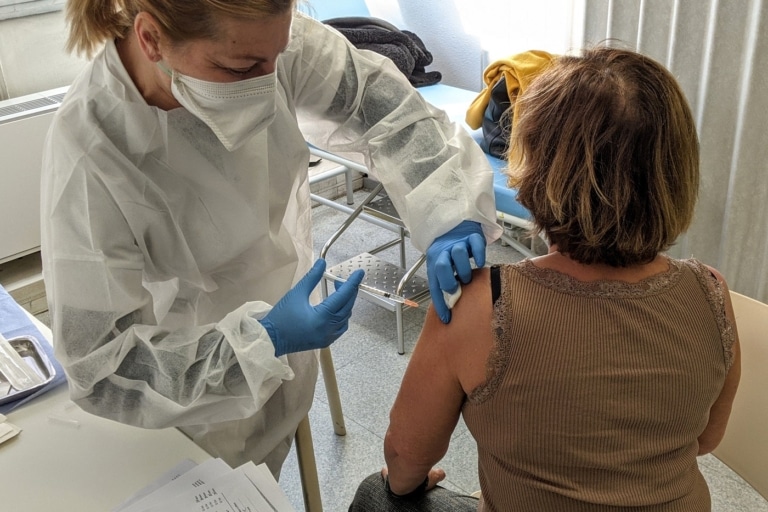 Les assesseurs de bureaux de vote, nouveau public prioritaire pour la vaccination