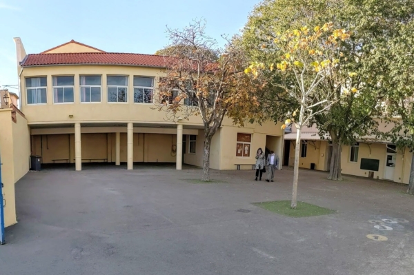 cour-ecole-estaque-plage-min
