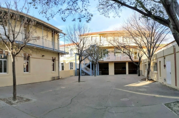 ecole-estaque-plage-cour-min
