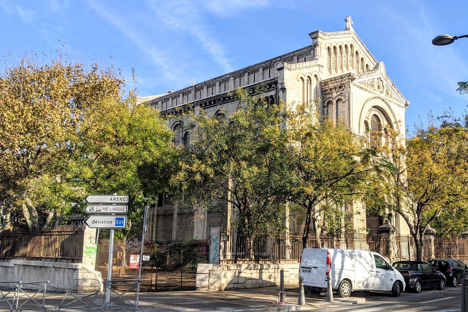 église