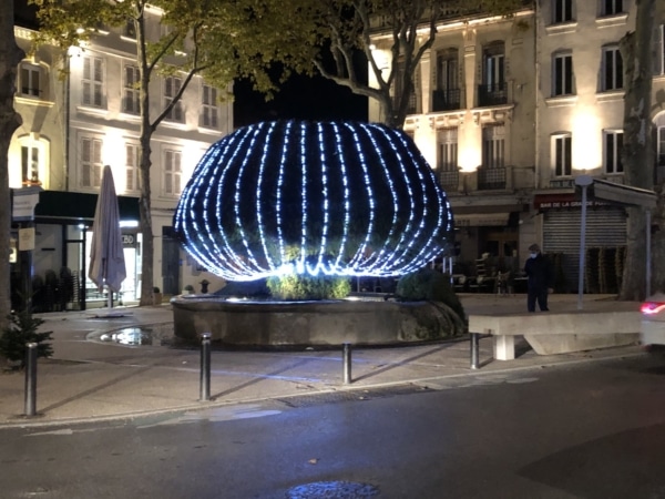fontaine-illumination-noel-salon-provence