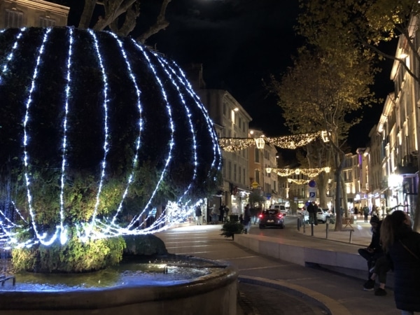 fontaine-noel-salon-provence-illumination