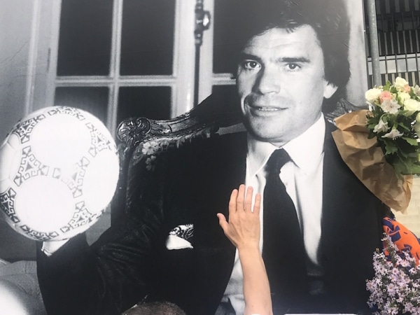 , En images : Les Marseillais clament leur amour &agrave; Bernard Tapie devant le V&eacute;lodrome, Made in Marseille