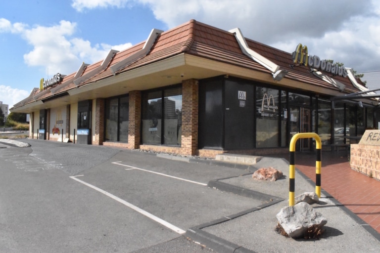 Une pétition pour la reconversion de l&rsquo;ancien Mc Do Sainte-Marthe en restaurant solidaire