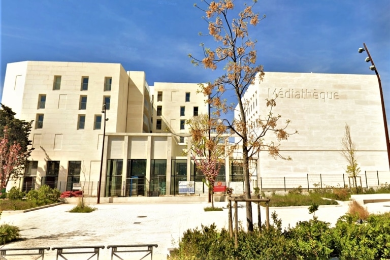 La nouvelle médiathèque Salim-Hatubou ouvre ses portes dans les quartiers Nord