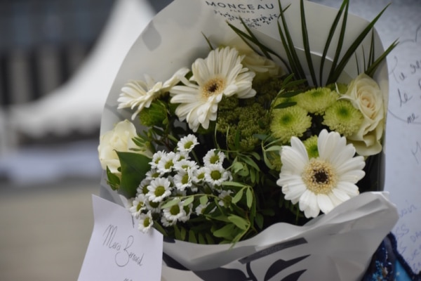 , En images : Les Marseillais clament leur amour &agrave; Bernard Tapie devant le V&eacute;lodrome, Made in Marseille