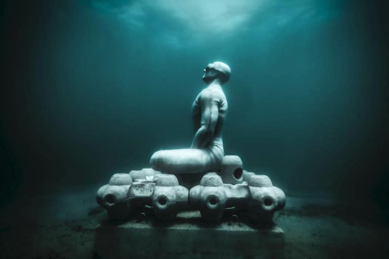 Inédit : une exposition bioluminescente au musée subaquatique de Marseille