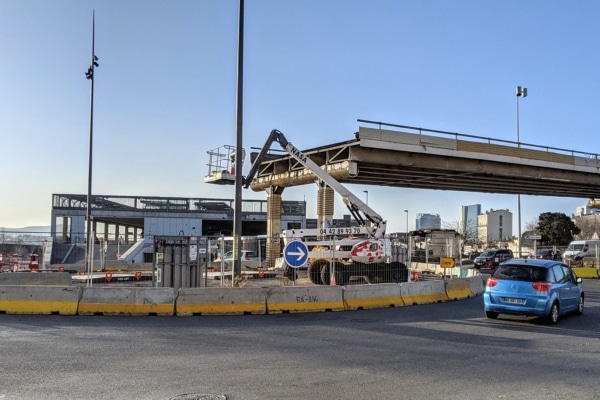 passerelle-geze-travaux-tractopelle-1